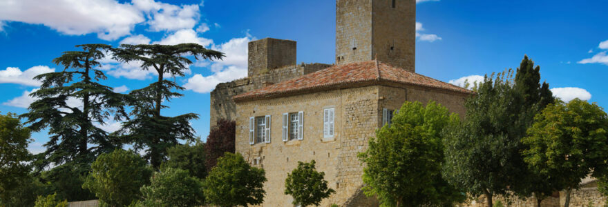 château dans le beaujolais